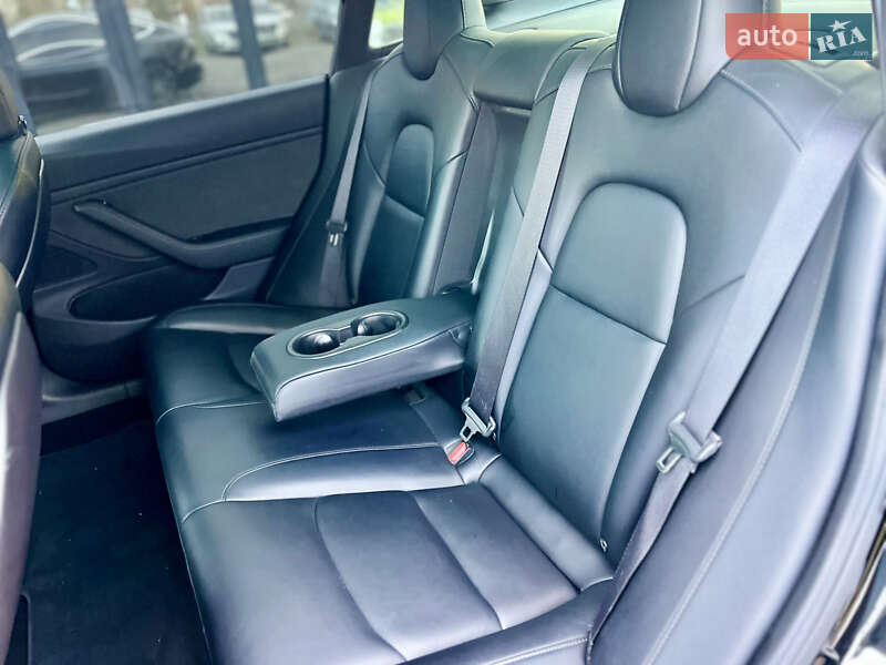 Седан Tesla Model 3 2019 в Києві