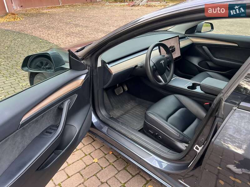 Седан Tesla Model 3 2023 в Виннице