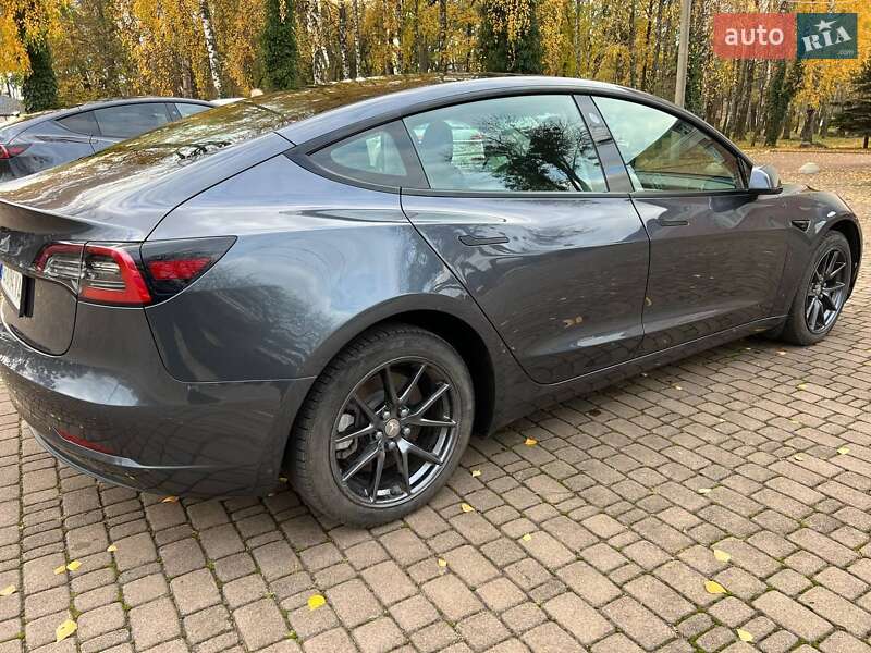 Седан Tesla Model 3 2023 в Виннице