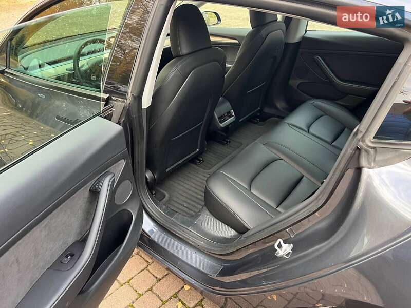 Седан Tesla Model 3 2023 в Виннице