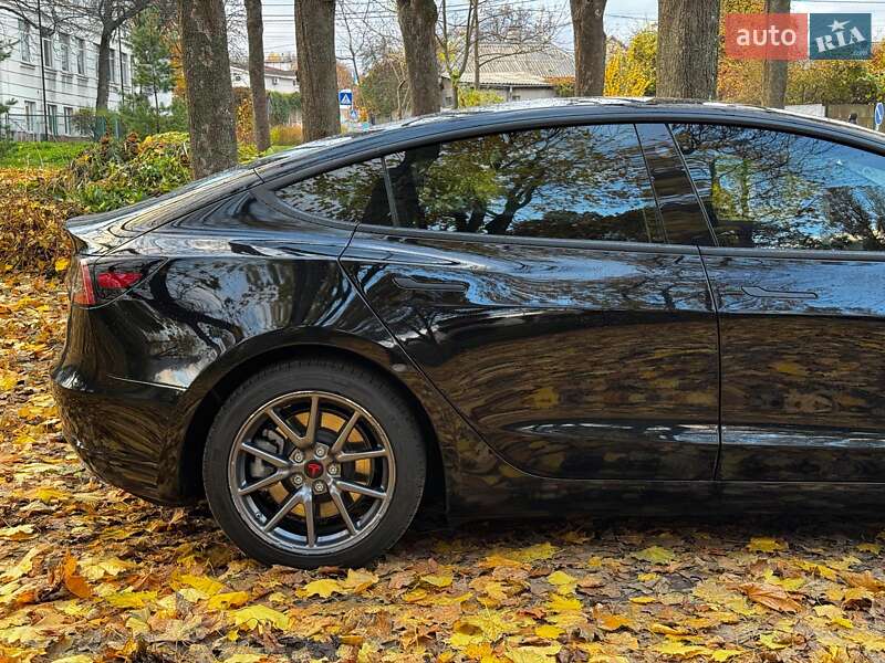 Седан Tesla Model 3 2019 в Киеве