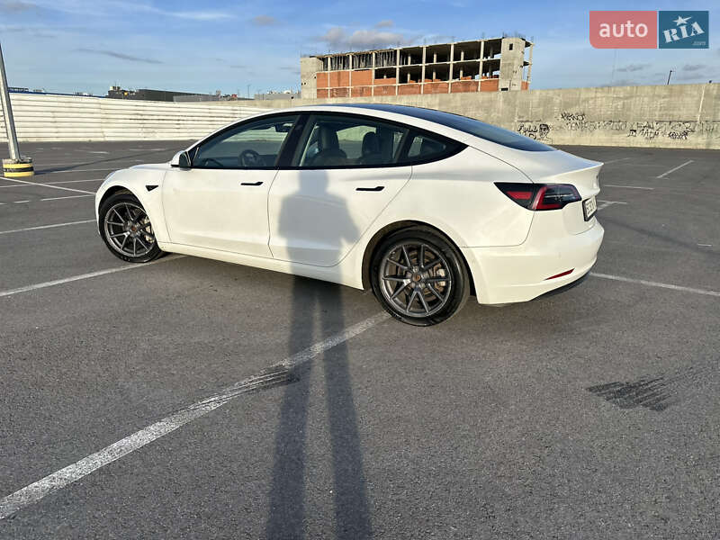 Седан Tesla Model 3 2022 в Львові фото 27 Седан Tesla Model 3 2022 в Львові
