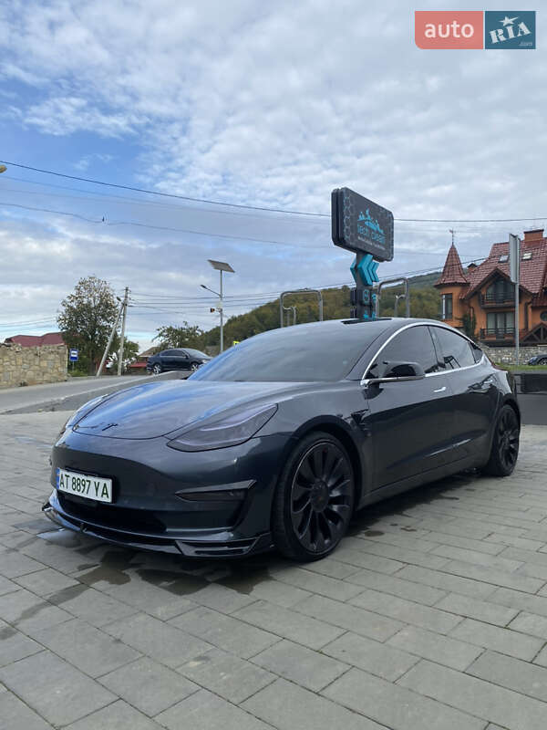 Седан Tesla Model 3 2018 в Ивано-Франковске