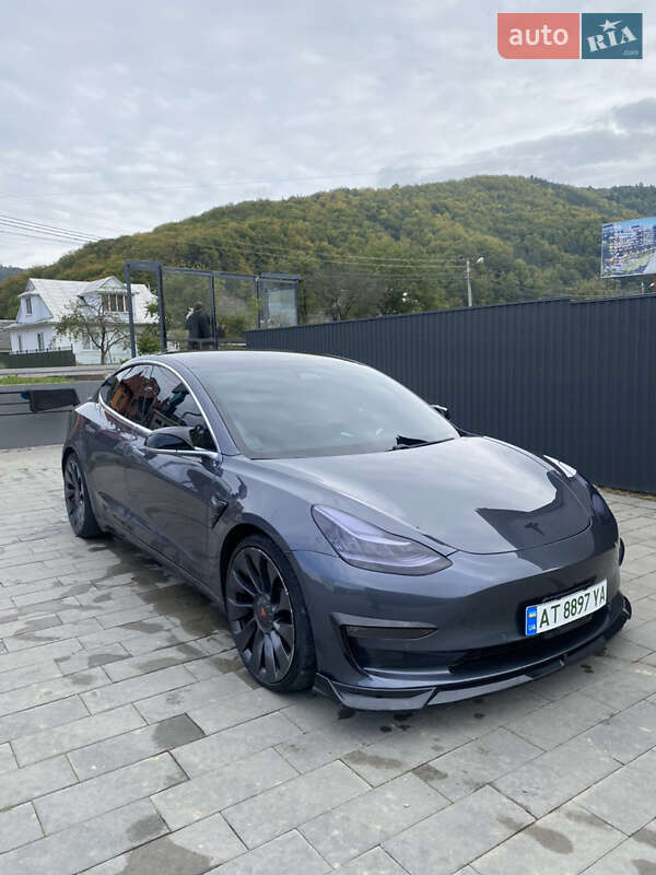 Седан Tesla Model 3 2018 в Ивано-Франковске