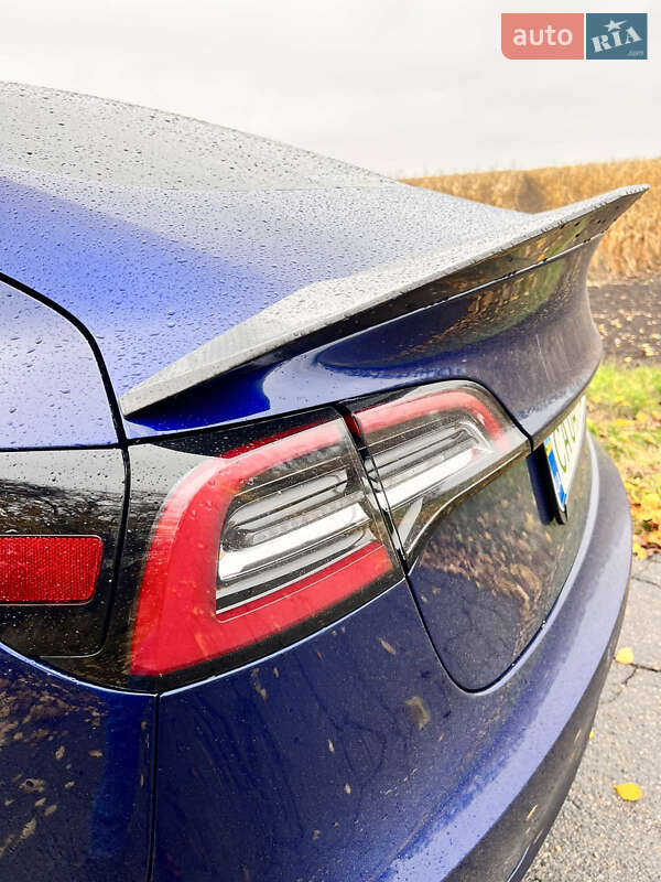 Седан Tesla Model 3 2021 в Києві