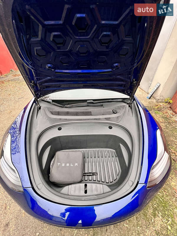 Седан Tesla Model 3 2021 в Києві
