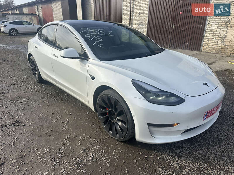Седан Tesla Model 3 2021 в Луцке