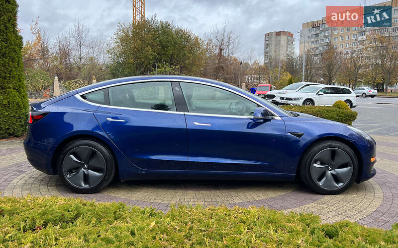Седан Tesla Model 3 2019 в Львові
