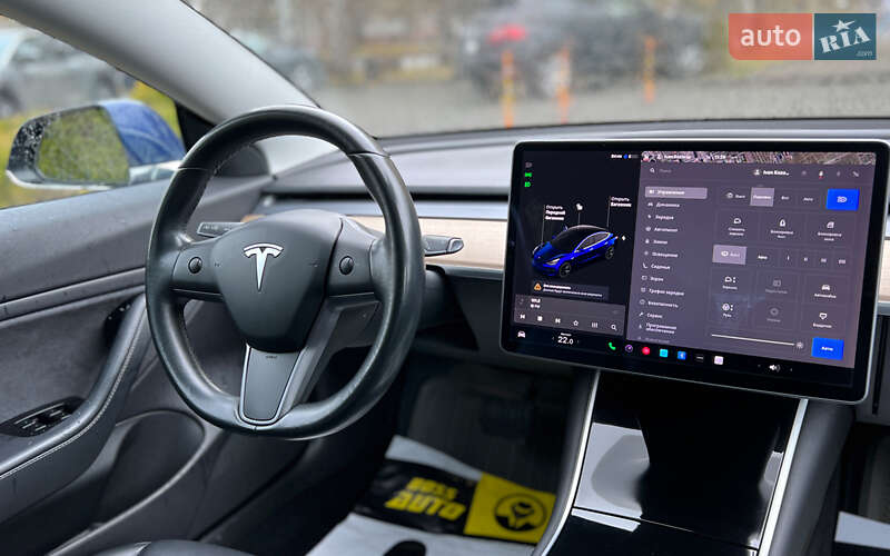 Седан Tesla Model 3 2019 в Львові