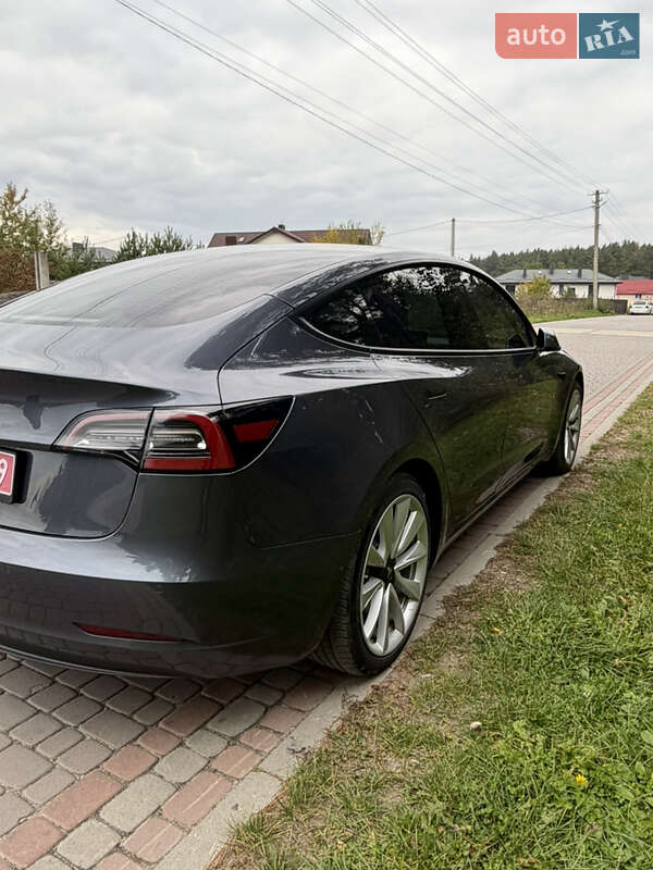 Седан Tesla Model 3 2021 в Львове