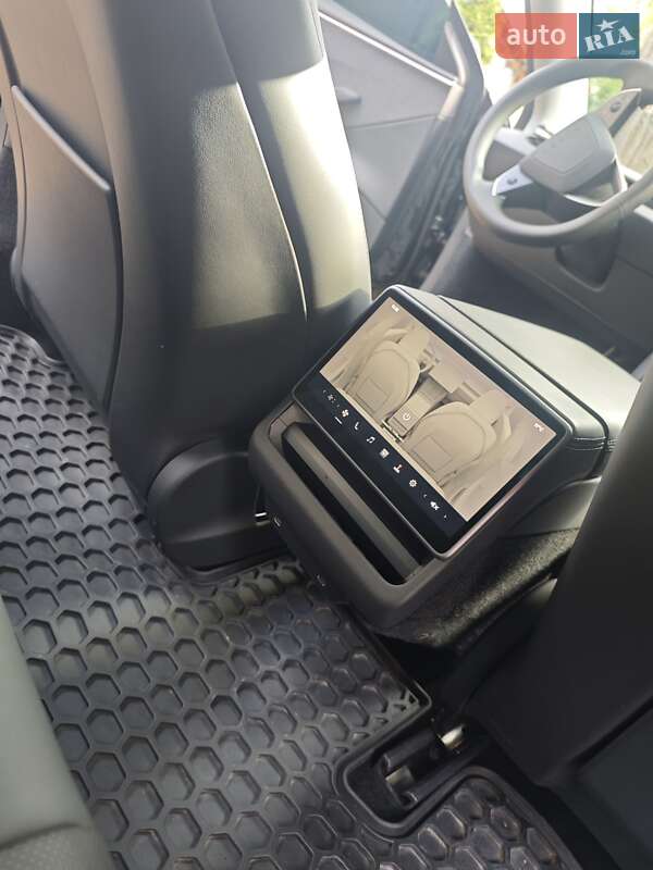 Седан Tesla Model 3 2024 в Києві