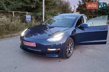 Седан Tesla Model 3 2022 в Самборі