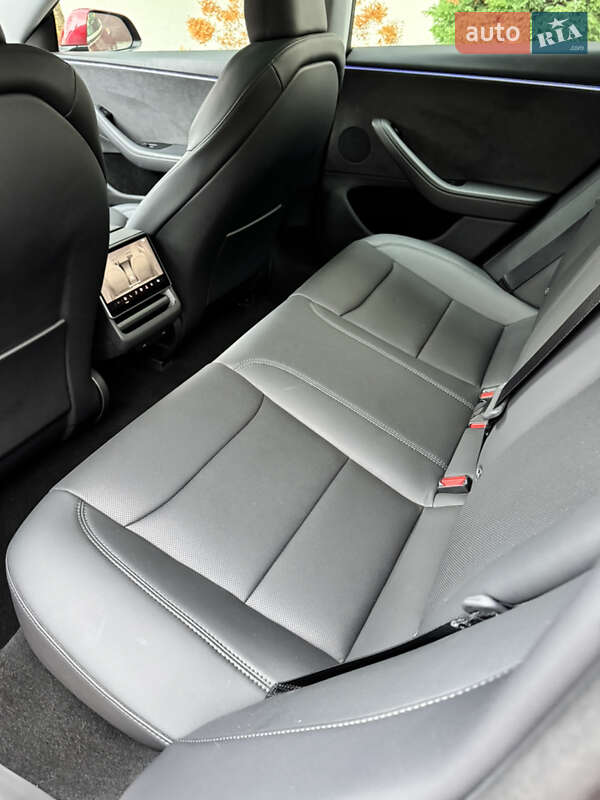 Седан Tesla Model 3 2024 в Ивано-Франковске