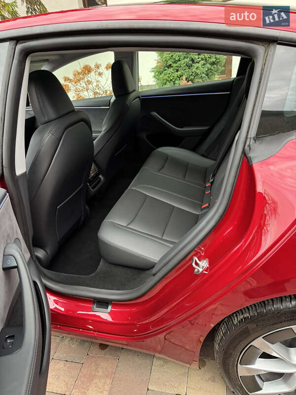 Седан Tesla Model 3 2024 в Ивано-Франковске