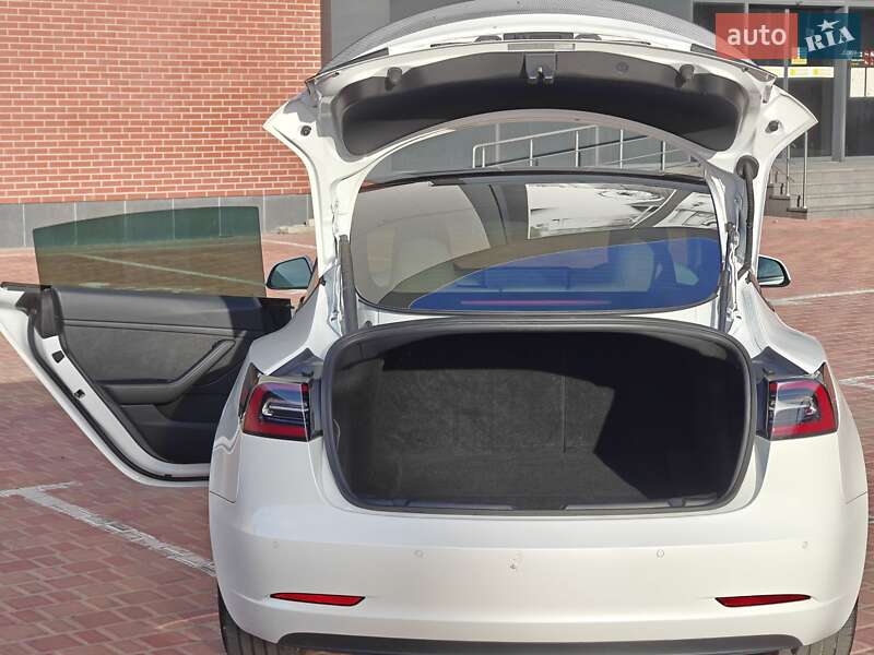 Седан Tesla Model 3 2021 в Одессе