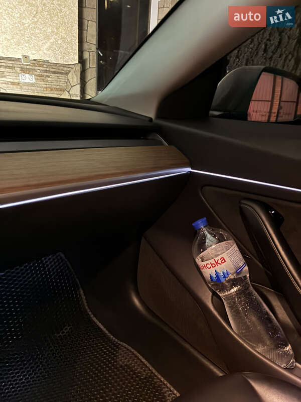 Седан Tesla Model 3 2018 в Виннице