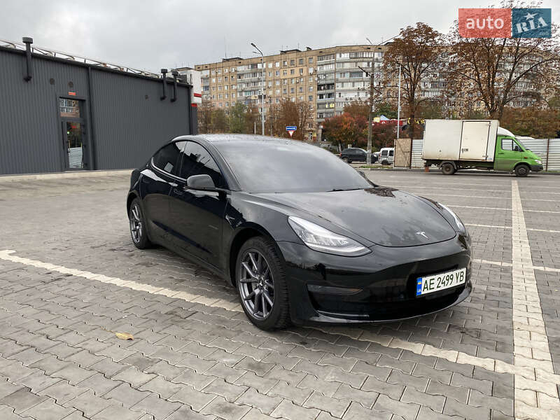 Седан Tesla Model 3 2020 в Кривому Розі