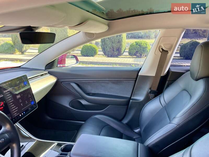 Седан Tesla Model 3 2018 в Днепре