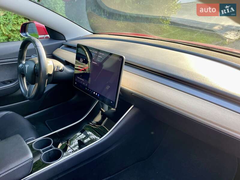 Седан Tesla Model 3 2018 в Днепре