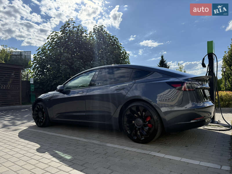 Седан Tesla Model 3 2022 в Києві