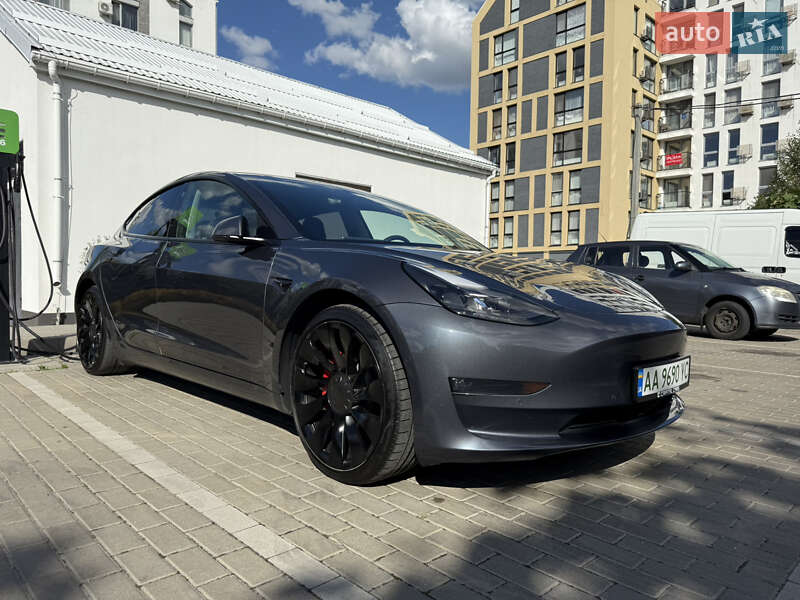 Седан Tesla Model 3 2022 в Києві