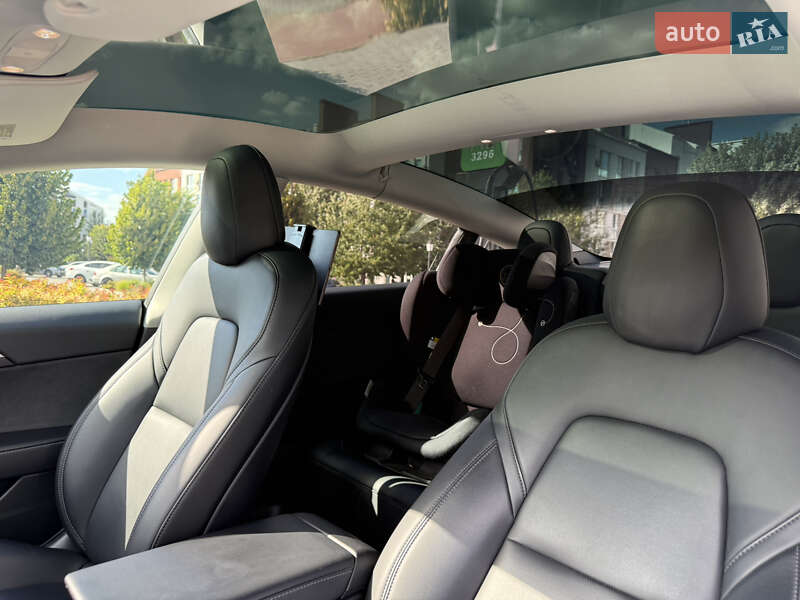 Седан Tesla Model 3 2022 в Києві