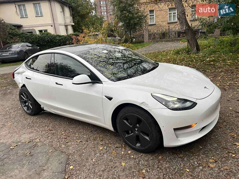 Седан Tesla Model 3 2022 в Киеве фото 24 Седан Tesla Model 3 2022 в Киеве