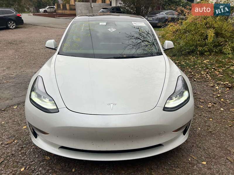 Седан Tesla Model 3 2022 в Киеве фото 26 Седан Tesla Model 3 2022 в Киеве