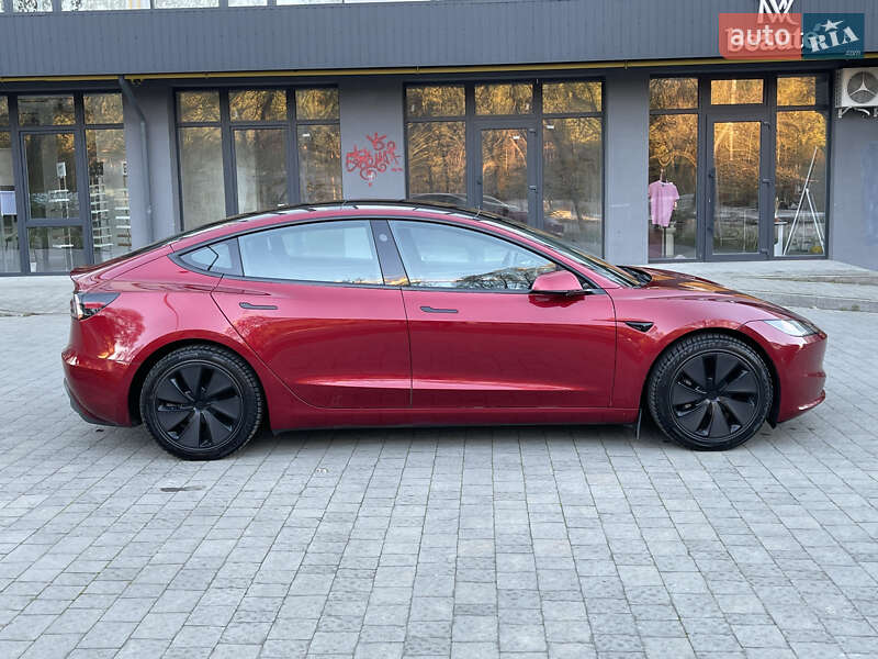 Седан Tesla Model 3 2024 в Новояворовске