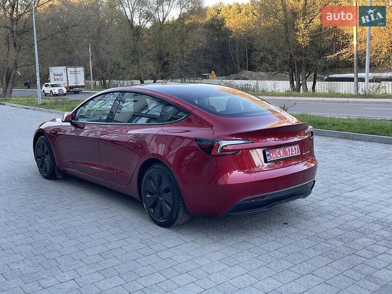 Седан Tesla Model 3 2024 в Новояворовске