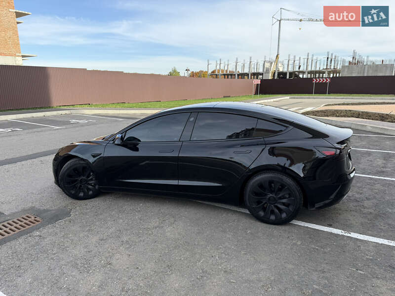 Седан Tesla Model 3 2019 в Умані