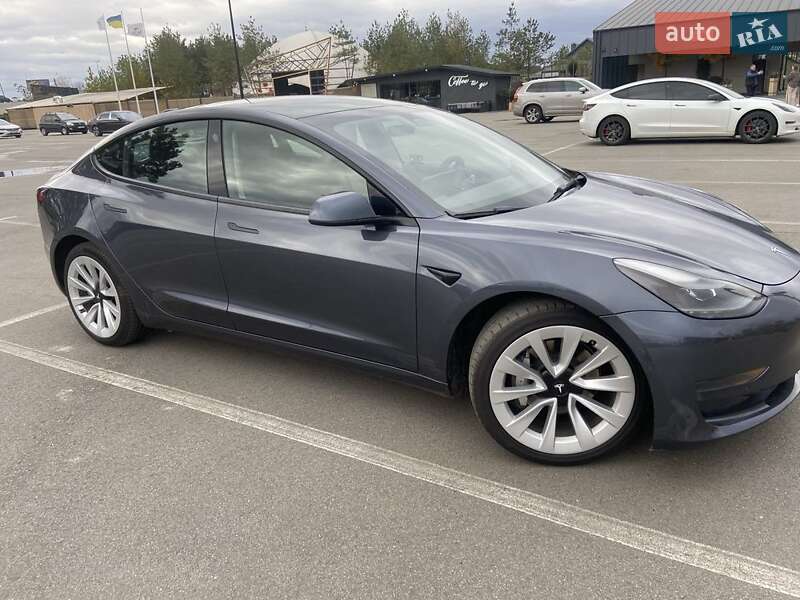 Седан Tesla Model 3 2022 в Києві