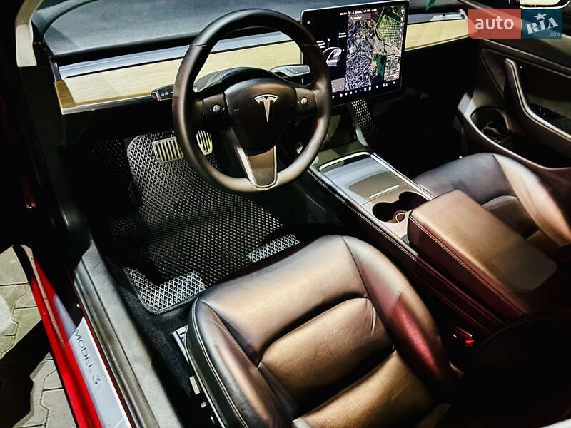 Седан Tesla Model 3 2019 в Чернівцях