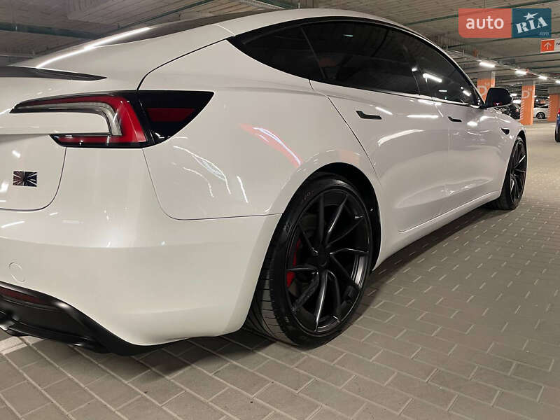 Седан Tesla Model 3 2024 в Києві