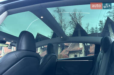 Седан Tesla Model 3 2024 в Львове