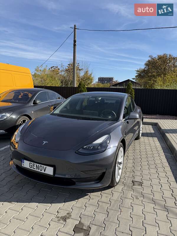 Седан Tesla Model 3 2023 в Одесі