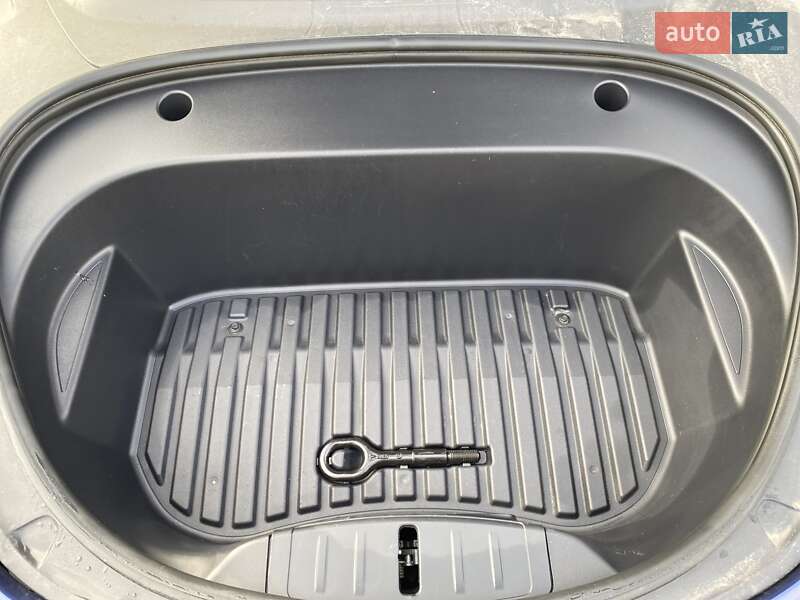 Седан Tesla Model 3 2022 в Кременчуге