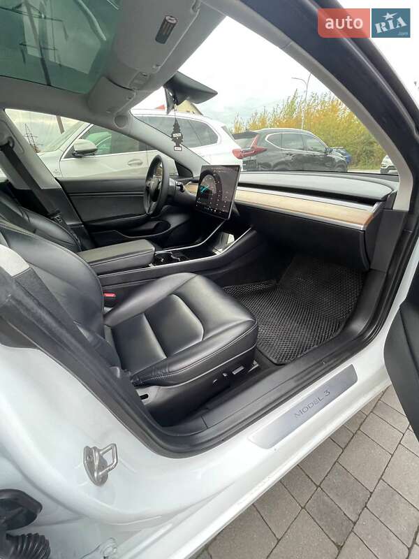 Седан Tesla Model 3 2018 в Львові фото 21 Седан Tesla Model 3 2018 в Львові