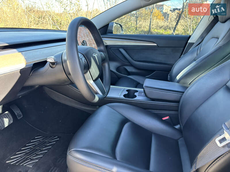 Седан Tesla Model 3 2021 в Ивано-Франковске