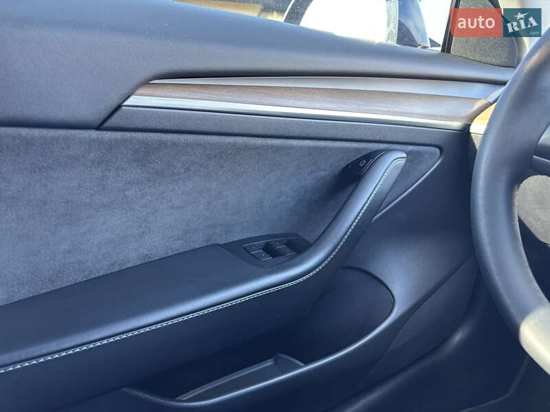 Седан Tesla Model 3 2021 в Ивано-Франковске