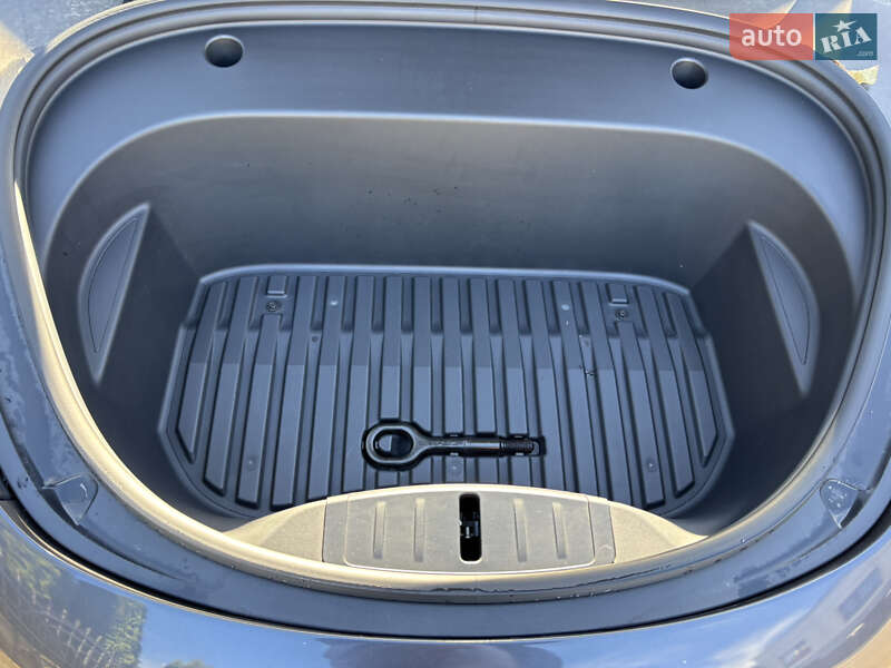 Седан Tesla Model 3 2021 в Ивано-Франковске