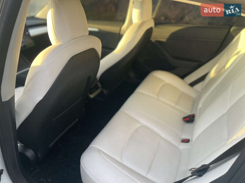 Седан Tesla Model 3 2022 в Днепре