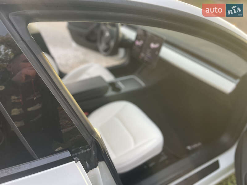 Седан Tesla Model 3 2022 в Днепре