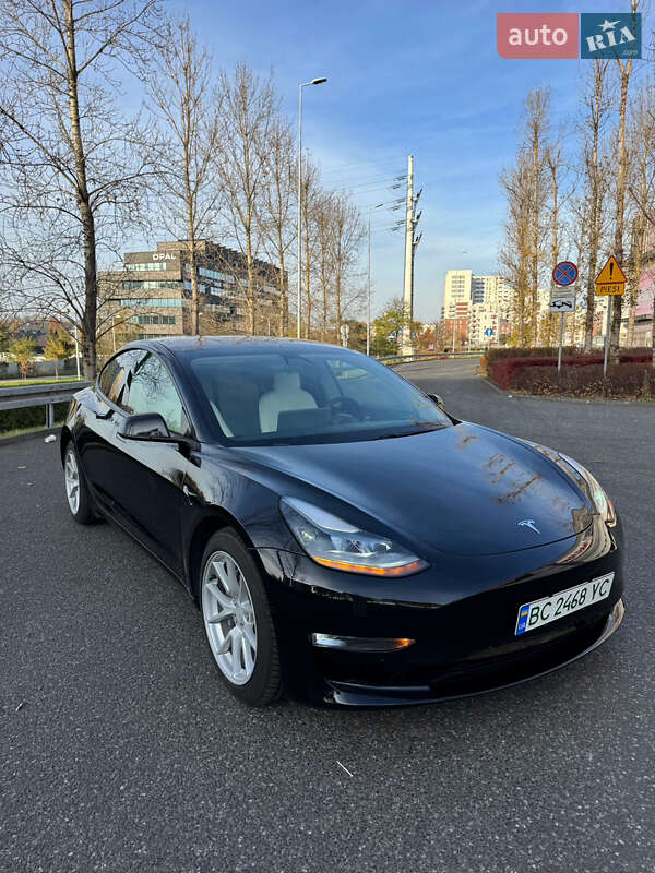 Седан Tesla Model 3 2021 в Івано-Франківську