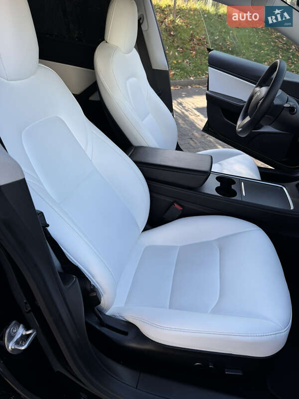 Седан Tesla Model 3 2021 в Івано-Франківську