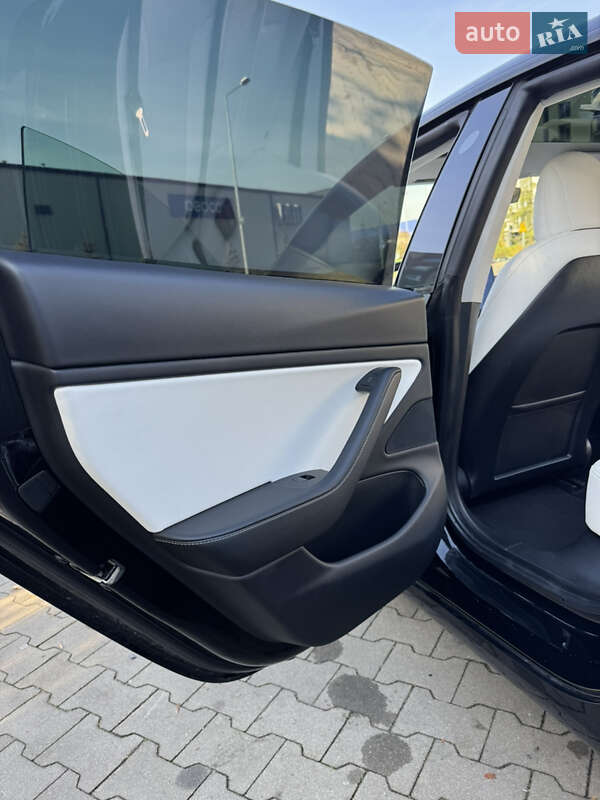 Седан Tesla Model 3 2021 в Івано-Франківську