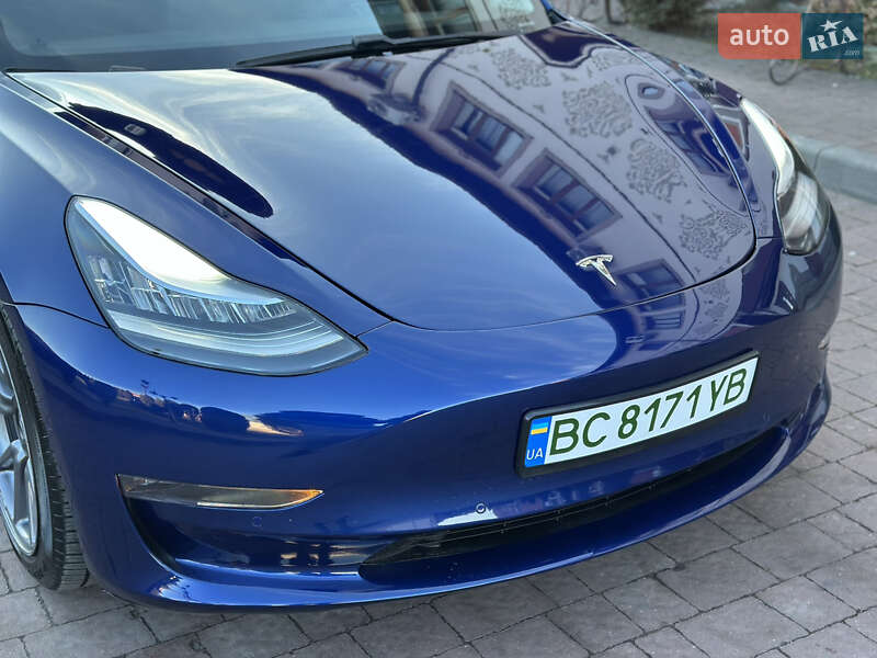 Седан Tesla Model 3 2020 в Стрию