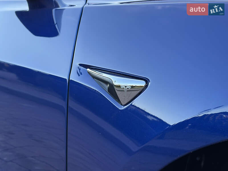 Седан Tesla Model 3 2020 в Стрию