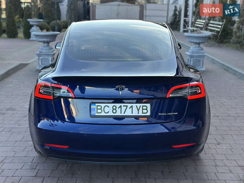 Седан Tesla Model 3 2020 в Стрию