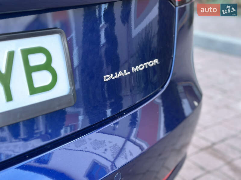 Седан Tesla Model 3 2020 в Стрию